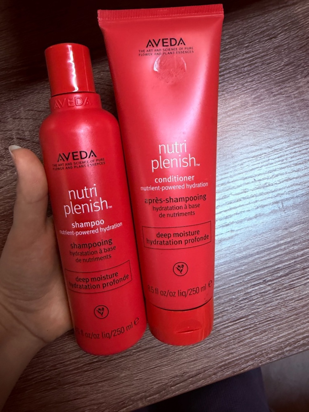 AVEDA NutriPlenish Deep Moisture Shampoo & Conditioner - Red